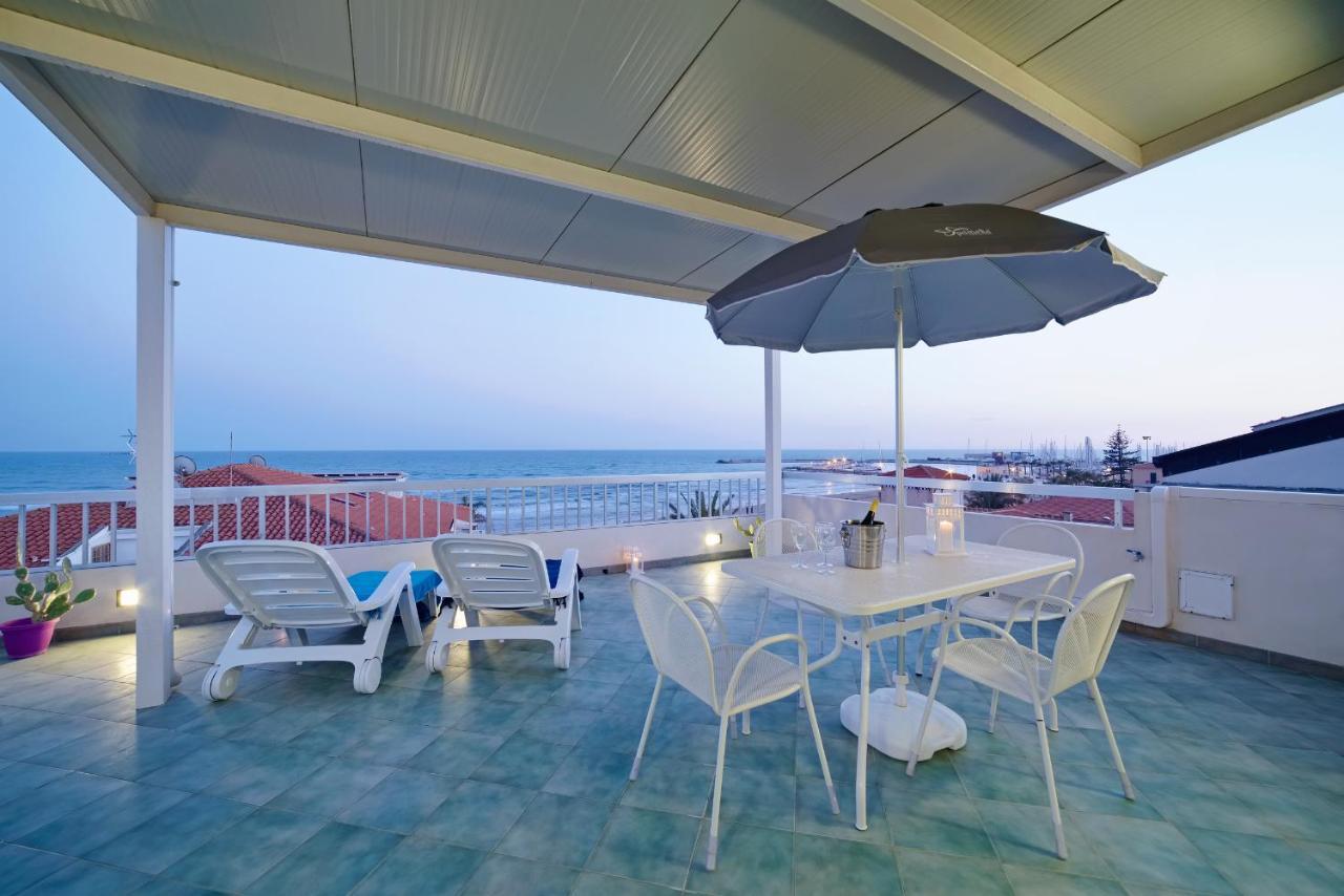 Archimede, Appartamento Con Vista In Centro A Marina Di Ragusa Exterior photo