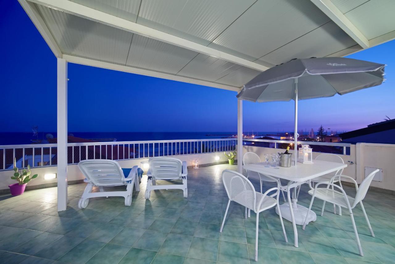 Archimede, Appartamento Con Vista In Centro A Marina Di Ragusa Exterior photo