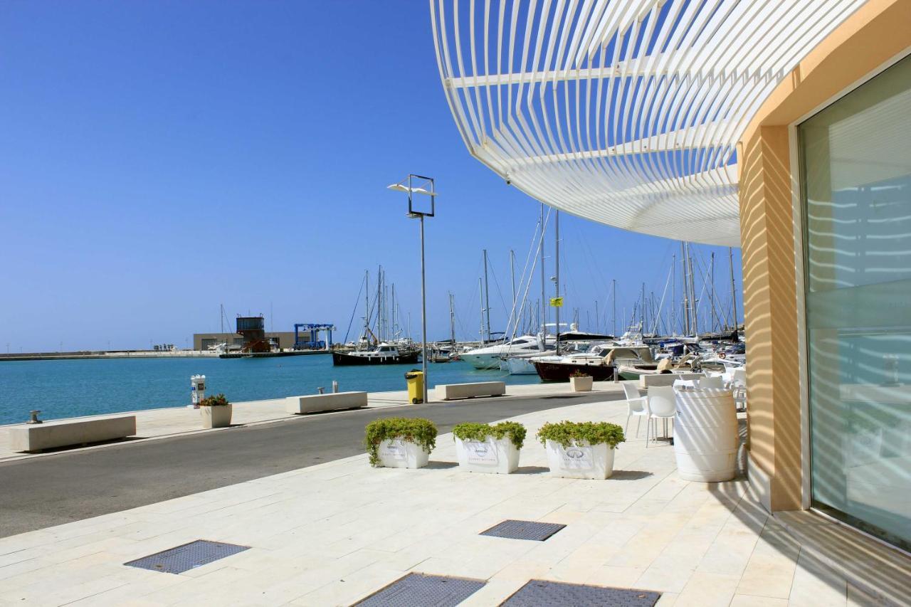 Archimede, Appartamento Con Vista In Centro A Marina Di Ragusa Exterior photo
